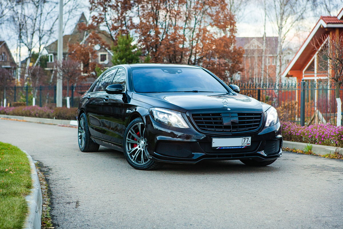 деталь диска и тормозного суппорта спорткара